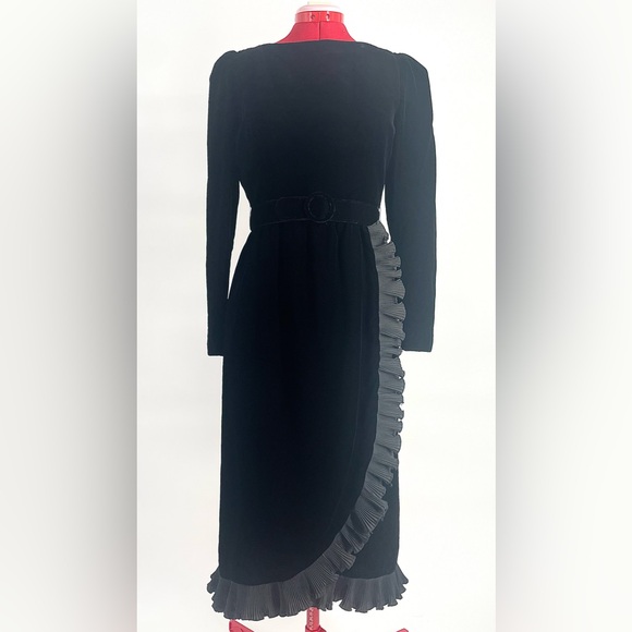 Vintage Joan Leslie By Kasper Black Velvet Long Sleeve Formal Cocktail Dress - Picture 1 of 10